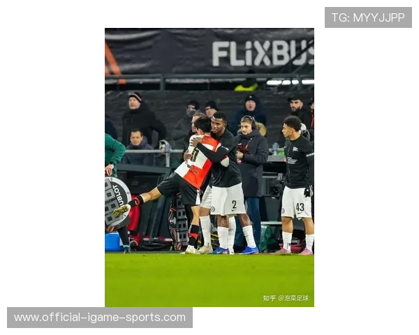 球队在欧冠赛场上以稳健中场控制比赛节奏,欧冠新规则可以代表二支球队参赛 球队在欧冠赛场上以稳健中场控制比赛节奏,欧冠新规则可以代表二支球队参赛